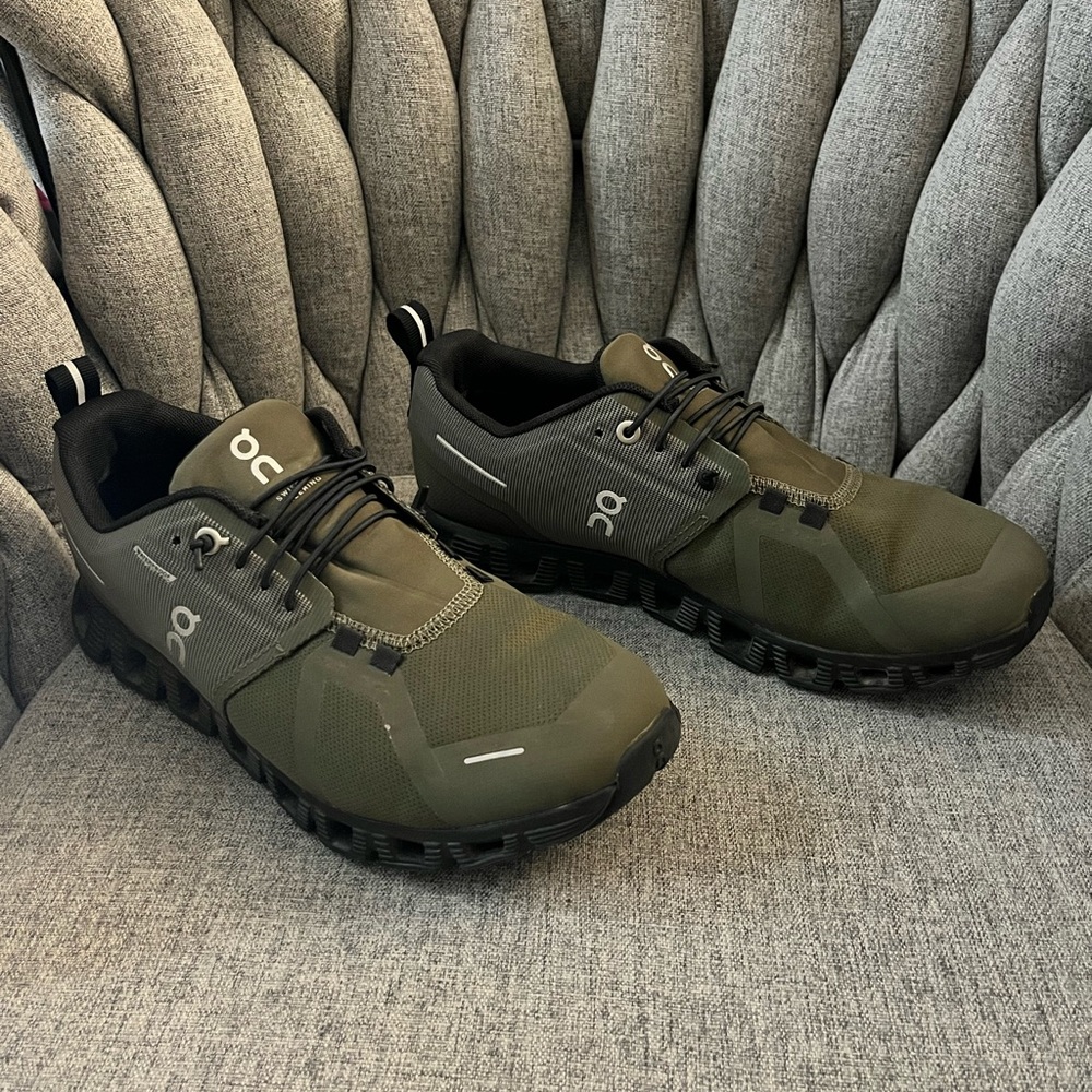On Running Cloud 5 Waterproof Running Shoe WOMEN’s size 9 - olive green